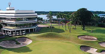 Coolangatta & Tweed Heads Golf Club - 18th green and clubhouse