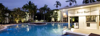 Rydges Sabaya Resort Port Douglas - pool and bar